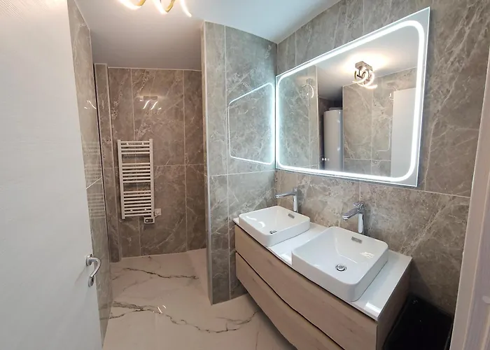 Chez Vicky, Superbe Avec Parking Prive Piscine Et Vue Exceptionnelle * Ajaccio (Corsica)